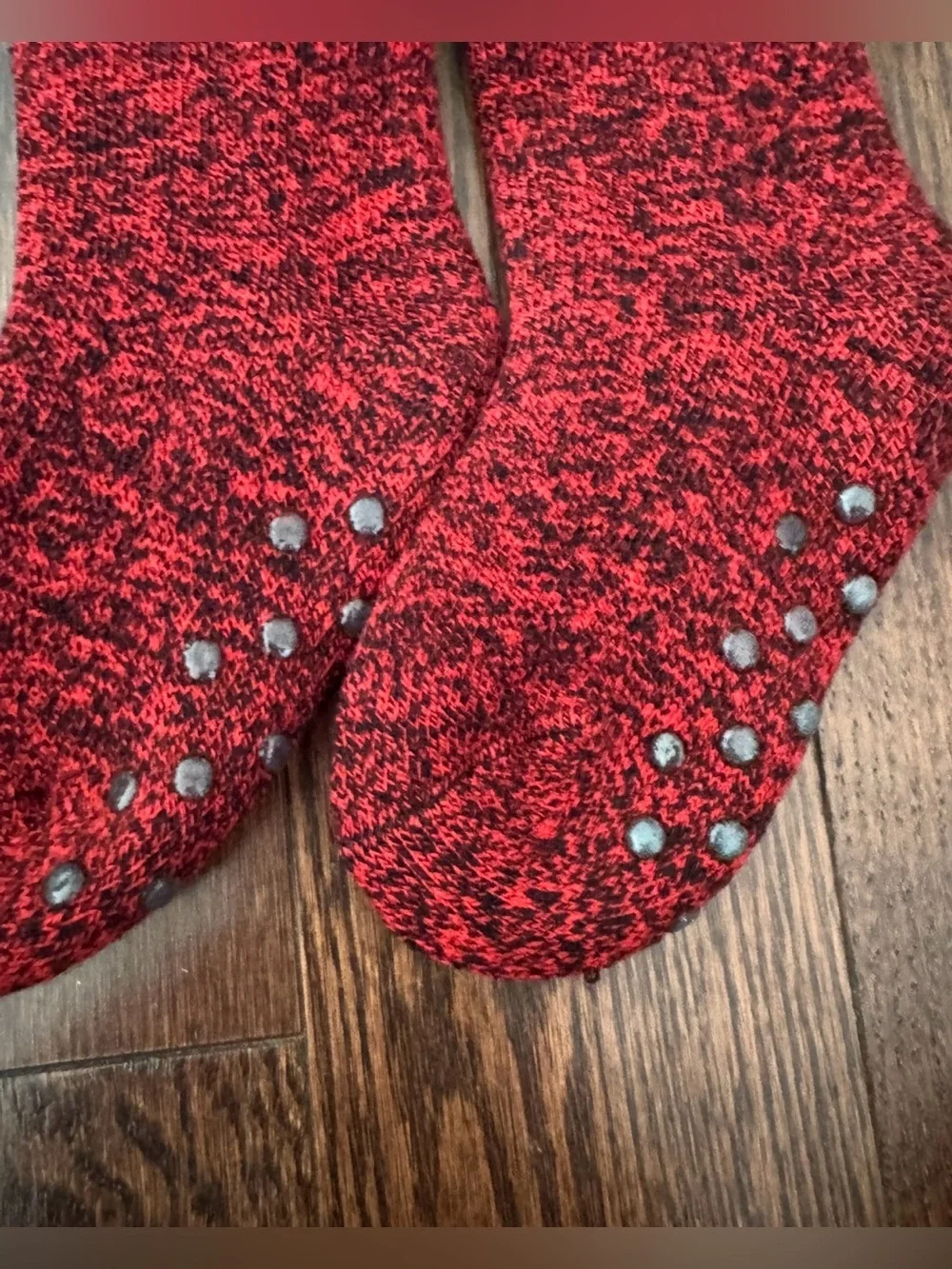 4 Pairs Kids Cozy Crew Socks with Non-Slip Grips Size Appox 6-11 (never worn)